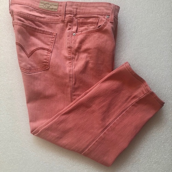 Levi’s Demi Curve Peach Cropped Pants Size 8 - Picture 6 of 7